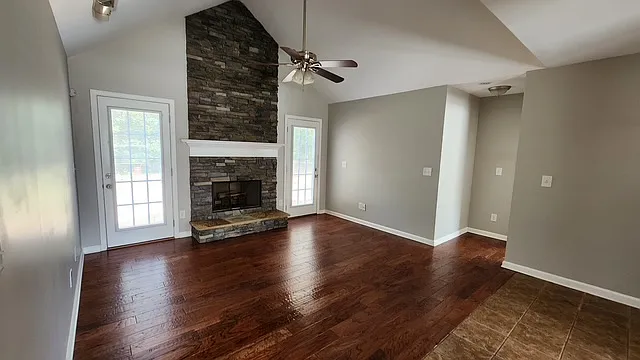 1407 Princeton Dr - 1 — Photo 3