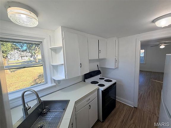4th image of 720 S Clark St