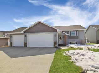 2776 Heritage Dr, Minot, ND 58703