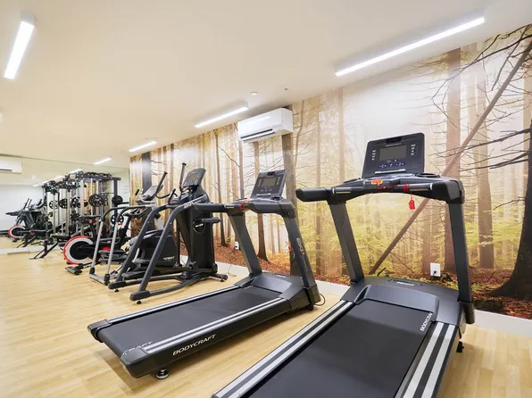 82 4th Avenue image 13 of 27