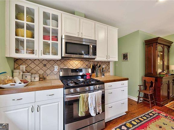 5th image of 827 Pinetree Dr