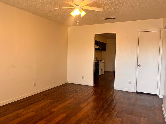 4th image of 914 Travis Ln #B