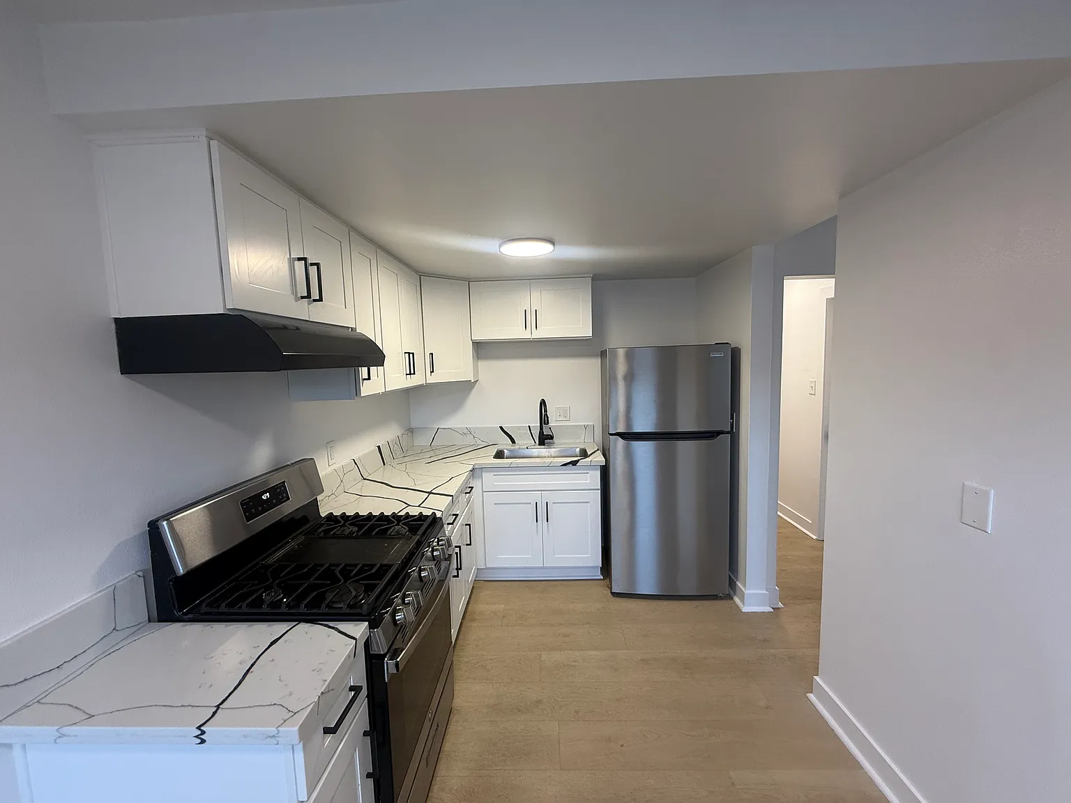170 S Laurel St — Photo 4
