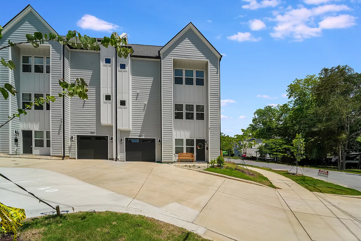 Building Photo - 1205 Lomax Ave