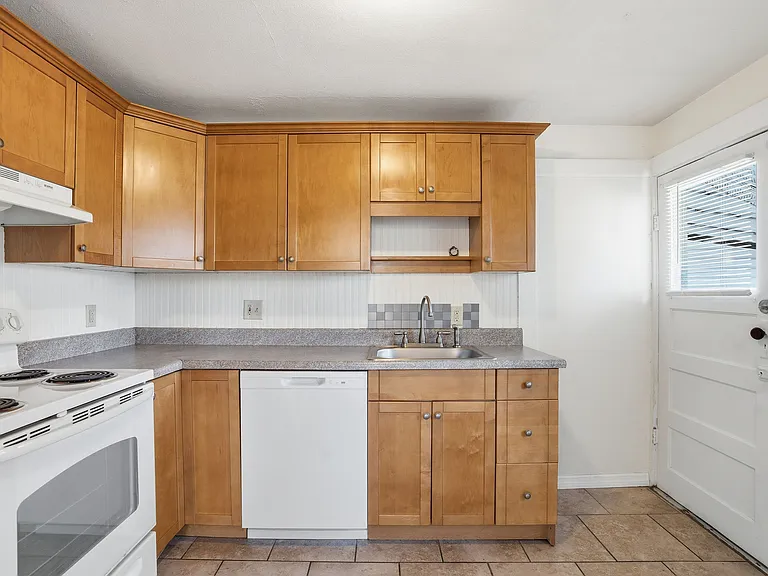 409 Lebeau St — Photo 5