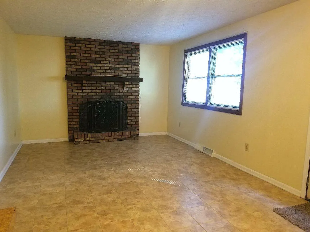 224 Rose Lane Street SE — Photo 2