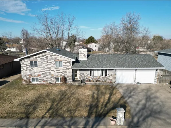 1607 Woodward Cir, Lexington, NE 68850