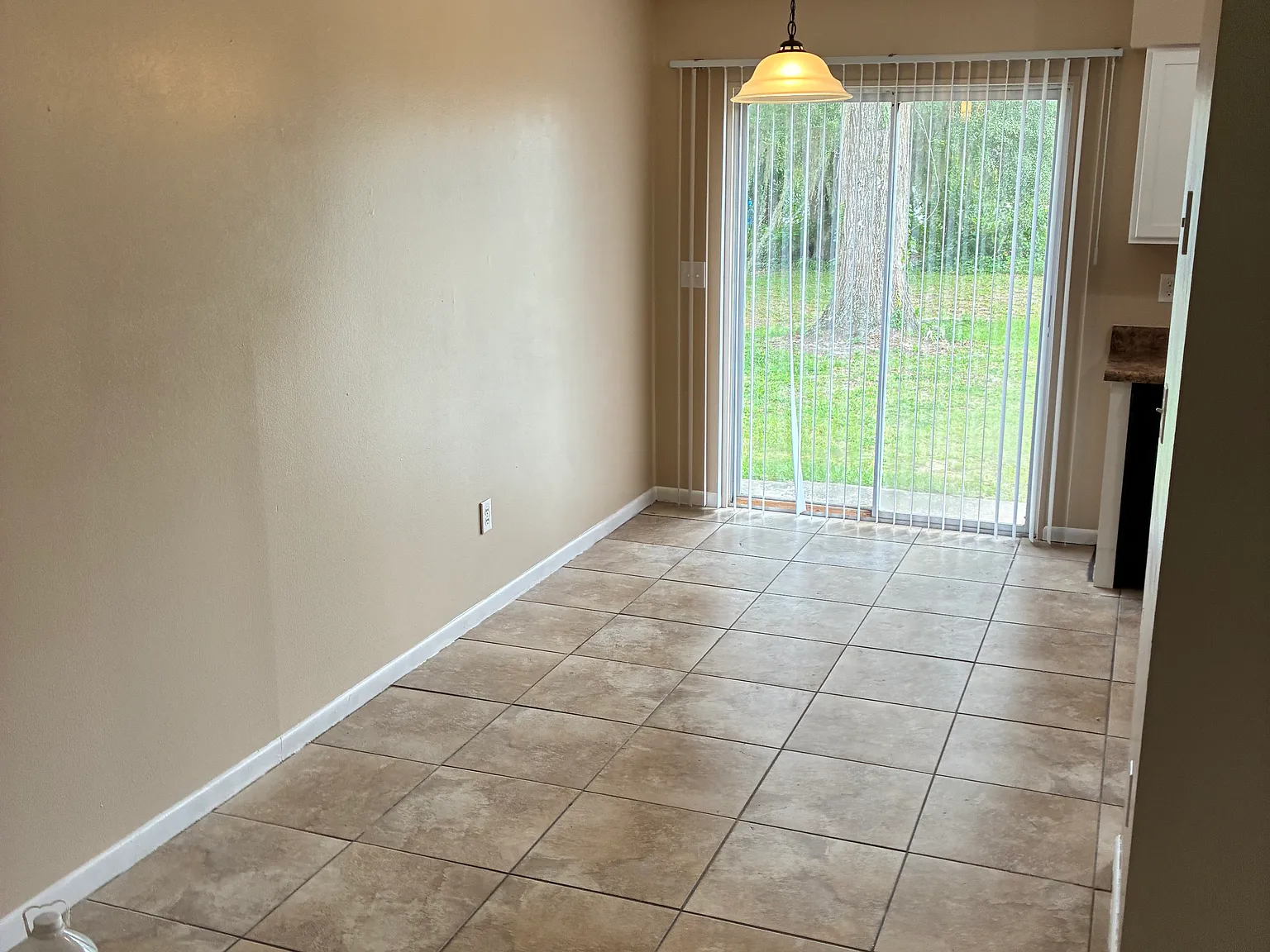 2 bed, 1050 sqft, $1,200 — Photo 2