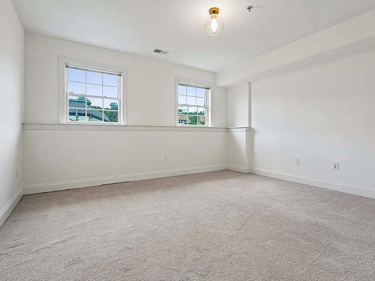 36 Bloomfield Ave — Photo 8