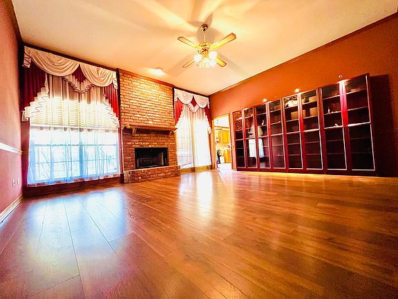 2nd image of 1408 Edgemont Cir