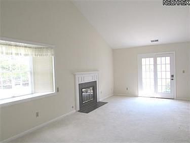 5th image of 916 Knollcrest Cir
