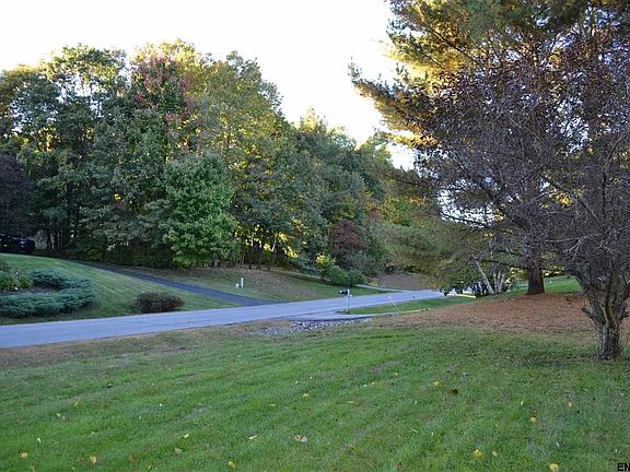 2nd image of 19 Schuyler Way