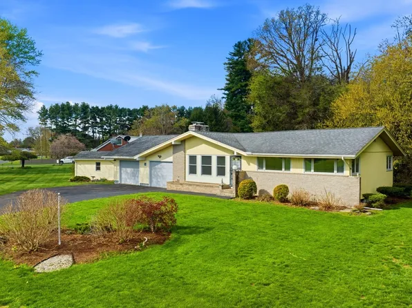 26 Gore Ave, Hatfield, MA 01038