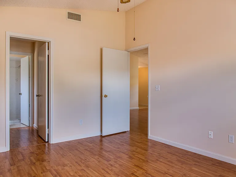9928 Dean Cove Ln — Photo 12