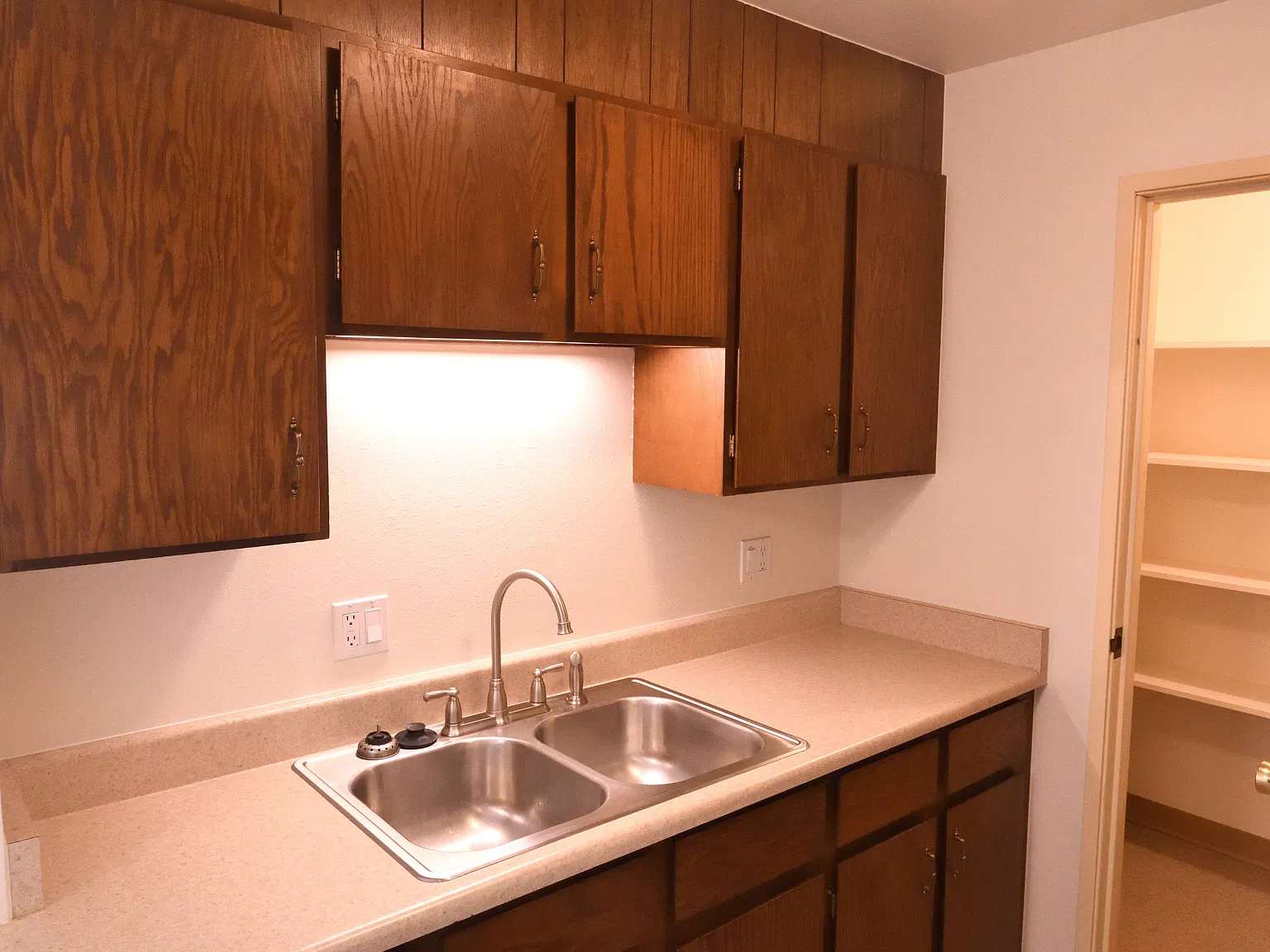 1 bed, 650 sqft, $1,400 — Photo 2