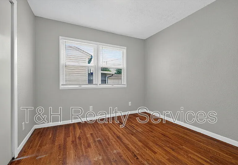 1819 Knox St — Photo 16