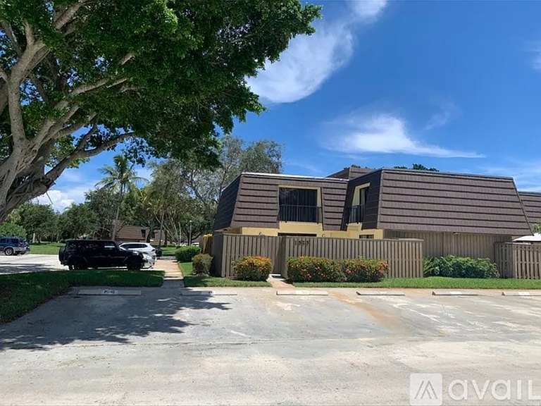 1525 15th Ct — Photo 1