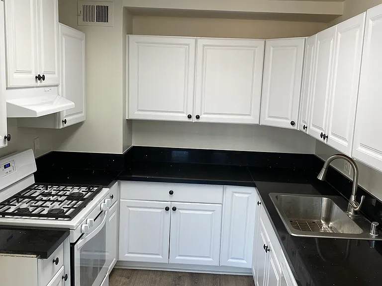 1014 W. Huntington Dr. — Photo 44