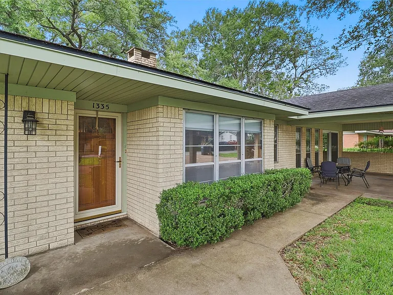 1335 Kathy Ave — Photo 2