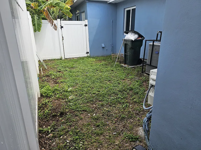 SW 4th Ter — Photo 13
