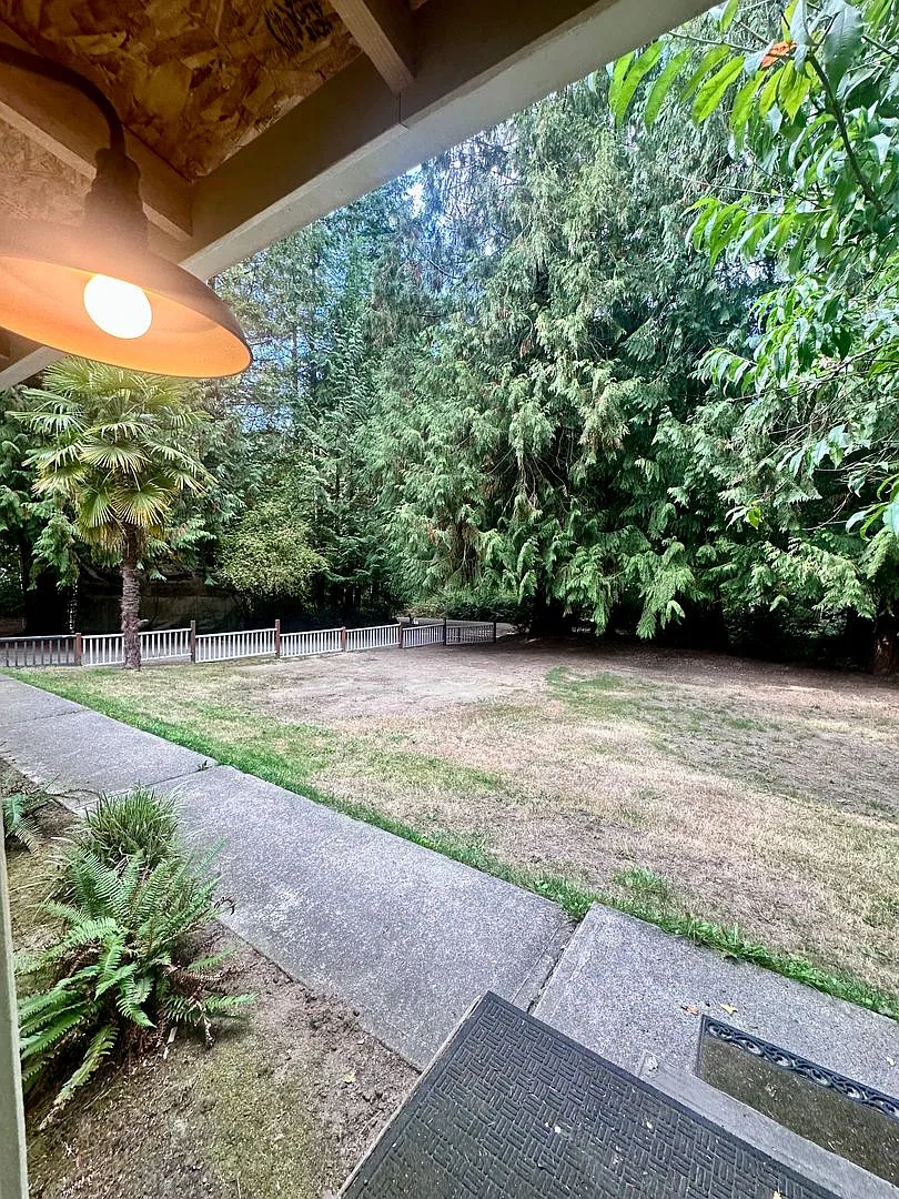 Private Poulsbo Woodsy Home — Photo 3