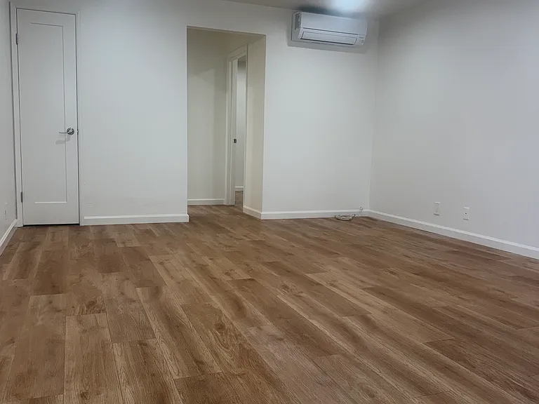 183 S Bayview Ave #4 — Photo 2