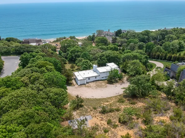 https://photos.zillowstatic.com/fp/1d6931da31843c843a3506f880349284-p_e.webp