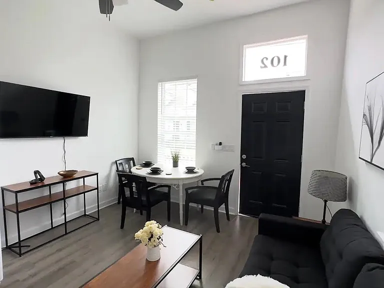 2513 Erato St #102 — Photo 2