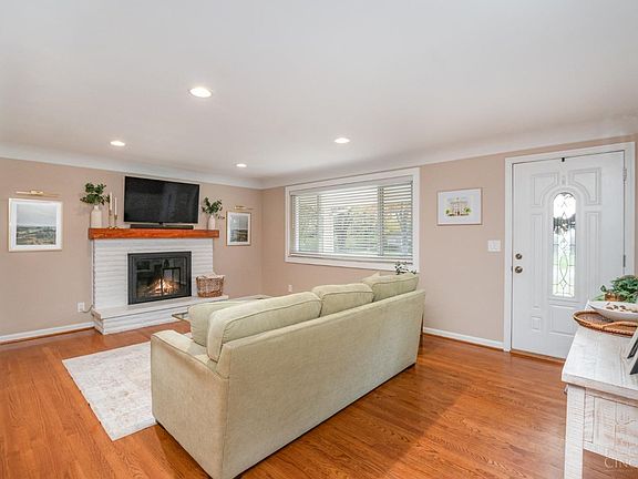 5th image of 668 Wilfert Dr