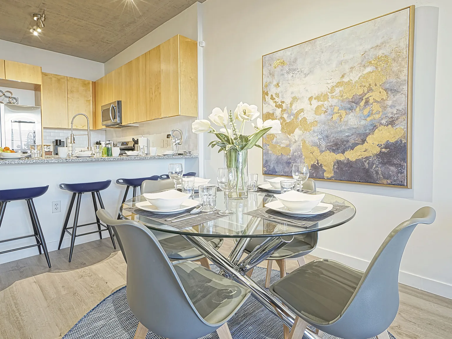 1 bed, 884 sqft, $2,200 — Photo 2
