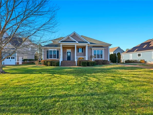 409 Founders Pointe Trl, Carrollton, VA 23314