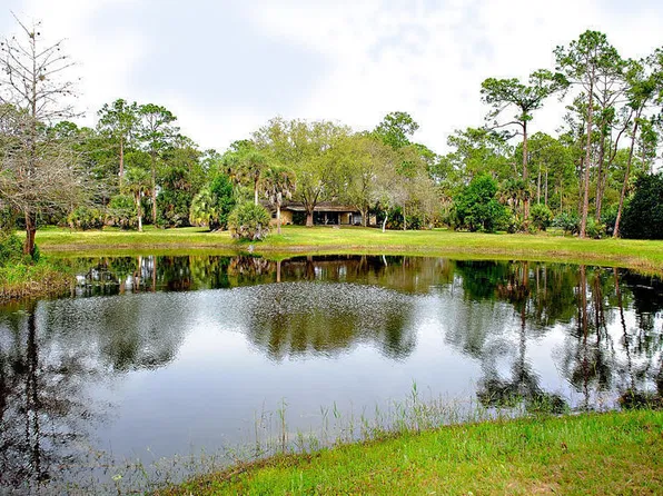 2833 F Road, Loxahatchee Groves, FL 33470