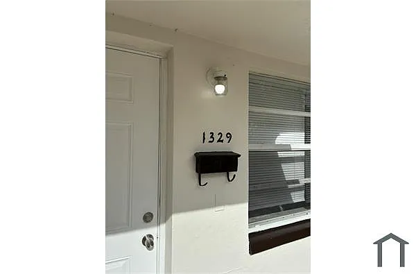 Building Photo - 1329 NW 8th Ave