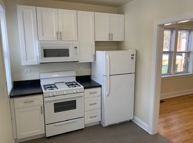2014 W Estes Ave, Chicago, IL