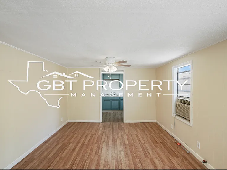 2342 Howard St — Photo 7