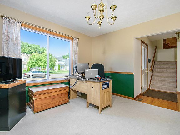 5th image of 9164 Glengarry Ct SE