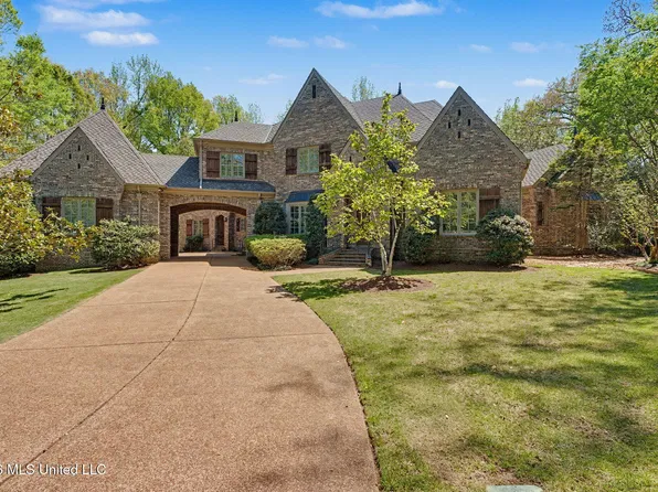 13921 Valley Oaks Dr S, Olive Branch, MS 38654