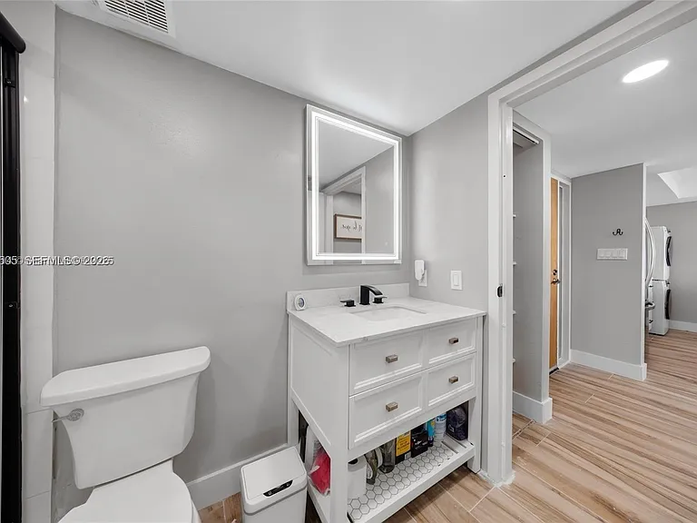 7601 E Treasure Dr #1722 — Photo 24