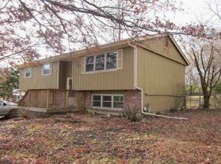 3309 W 8th St, Lawrence, KS 66049