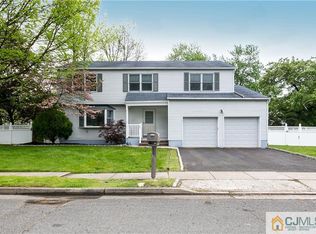 3 Sandalwood Dr, Edison, NJ 08820