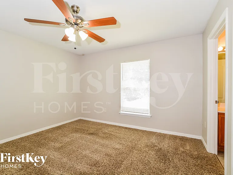 2657 Bentley Dr — Photo 7