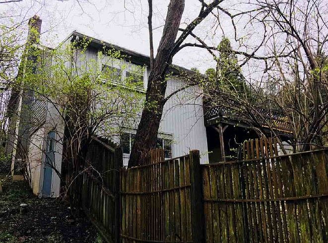 2nd image of 264 N 10th St