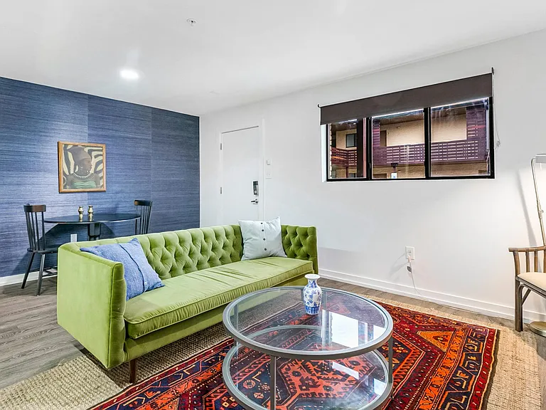 635 N Scott St — Photo 3