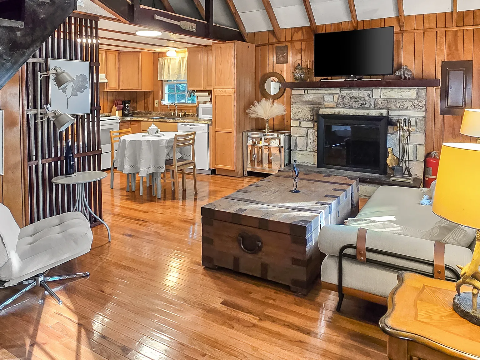 181 Tepee Dr — Photo 3
