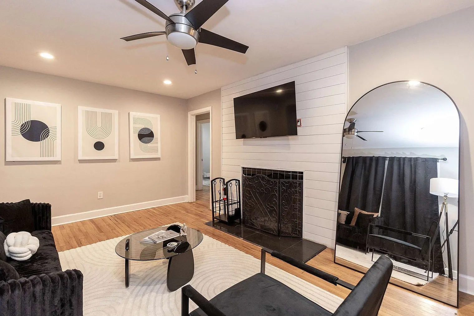3 bed, 1.0 bath, $3,561 — Photo 1