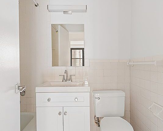 5th image of 305 E 40th St APT 5B