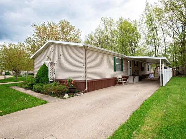 446 Pin Oak Cir, Elyria, OH 44035