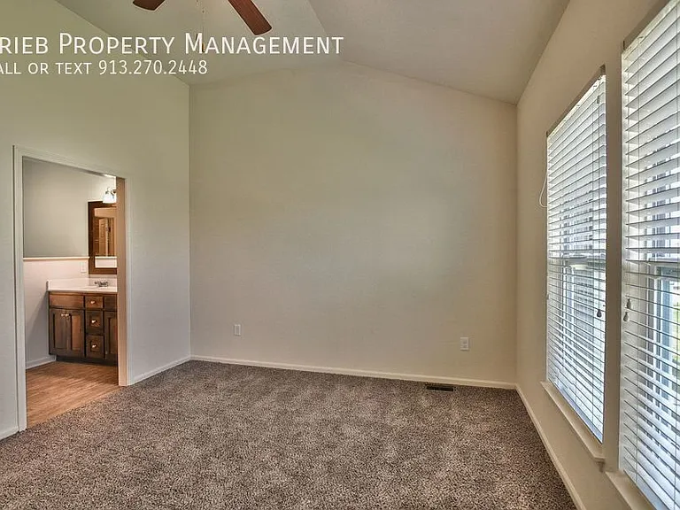 584 S Poplar St — Photo 26