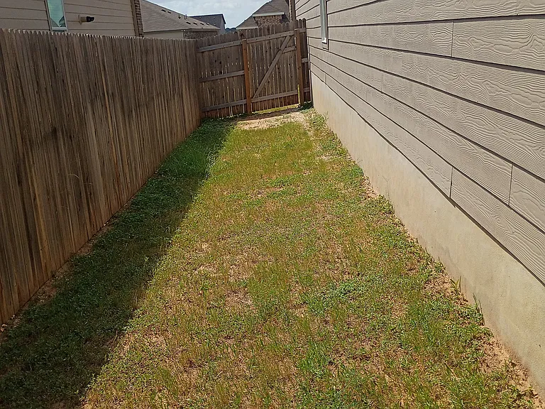 6015 Draw Loop — Photo 3