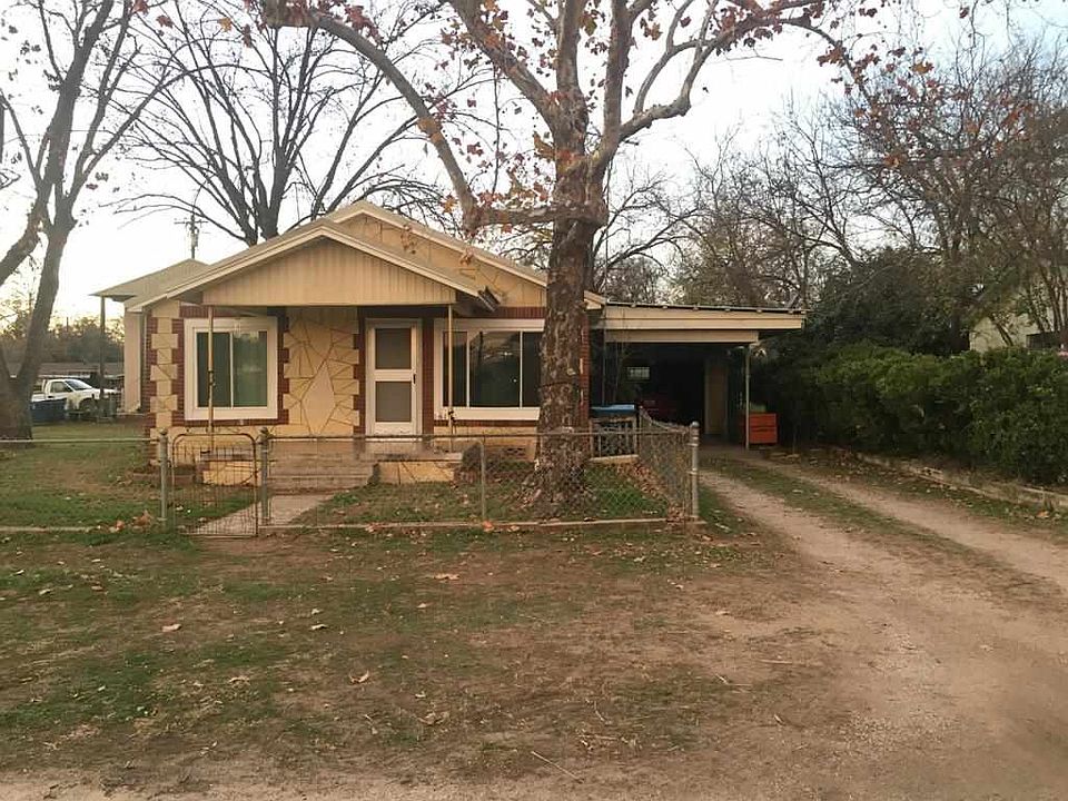 1st image of 610 Lakeshore Dr